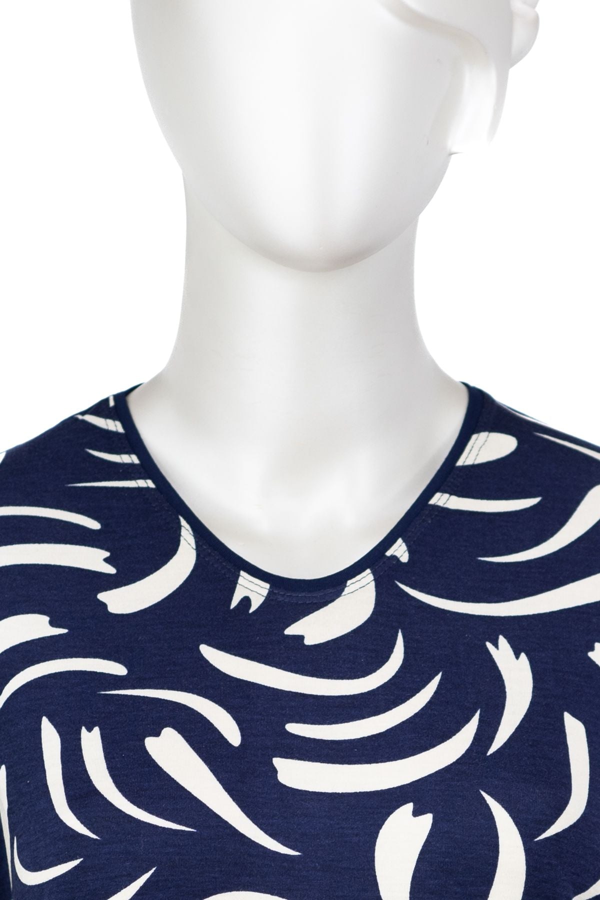 Kadın Turlu Viskon Penye Kumaş Anne Bluz Yasemen Desenli Uzun Kollu Tam Kalıp Likralı